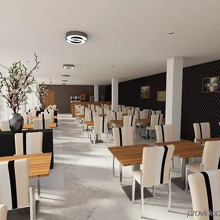 فندق King's Court 3*