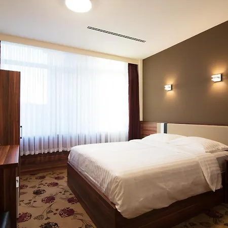 King's Court فندق