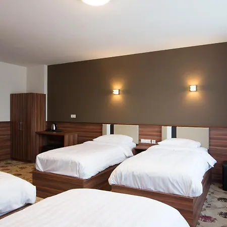 Hotel King's Court 3*