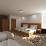 King's Court 3*