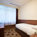 King's Court 3*